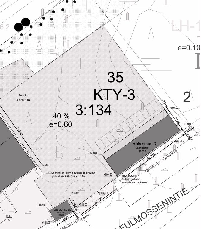 Situationsplan över tomten intill riksväg 8 i Korsholm
